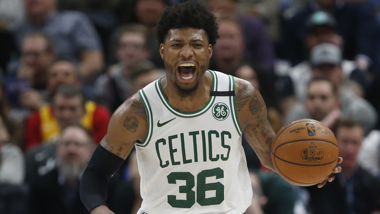 争议判罚，裁判抢戏！福建男篮撕咬北京队，路易斯金不服周琦！.