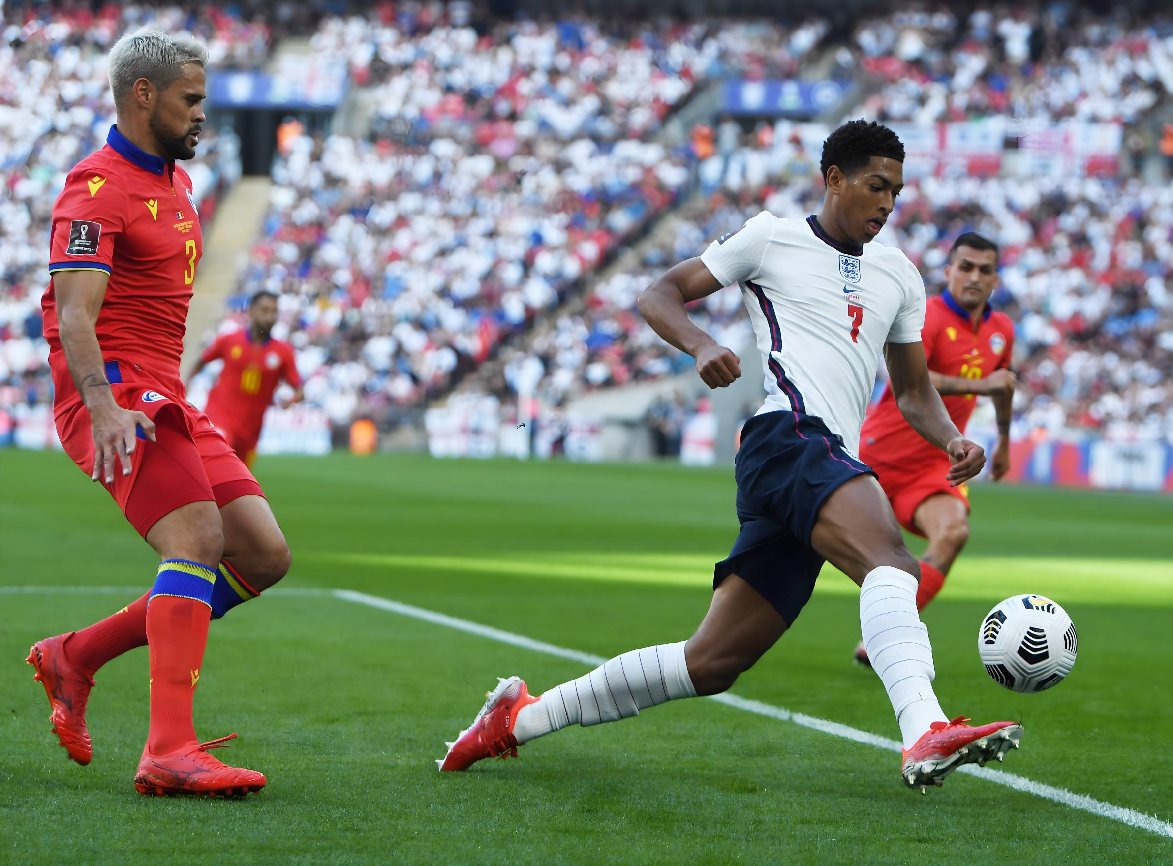 中国男足越秀山开练,扬科维奇专攻细节,武磊不放弃世界杯梦想.