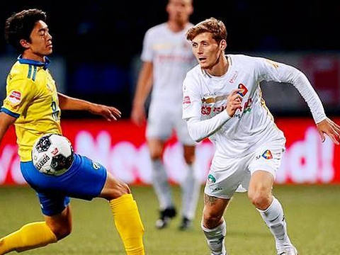 不理智😨哥伦比亚女裁判出红牌&反被球员掌掴,后者被球队开除